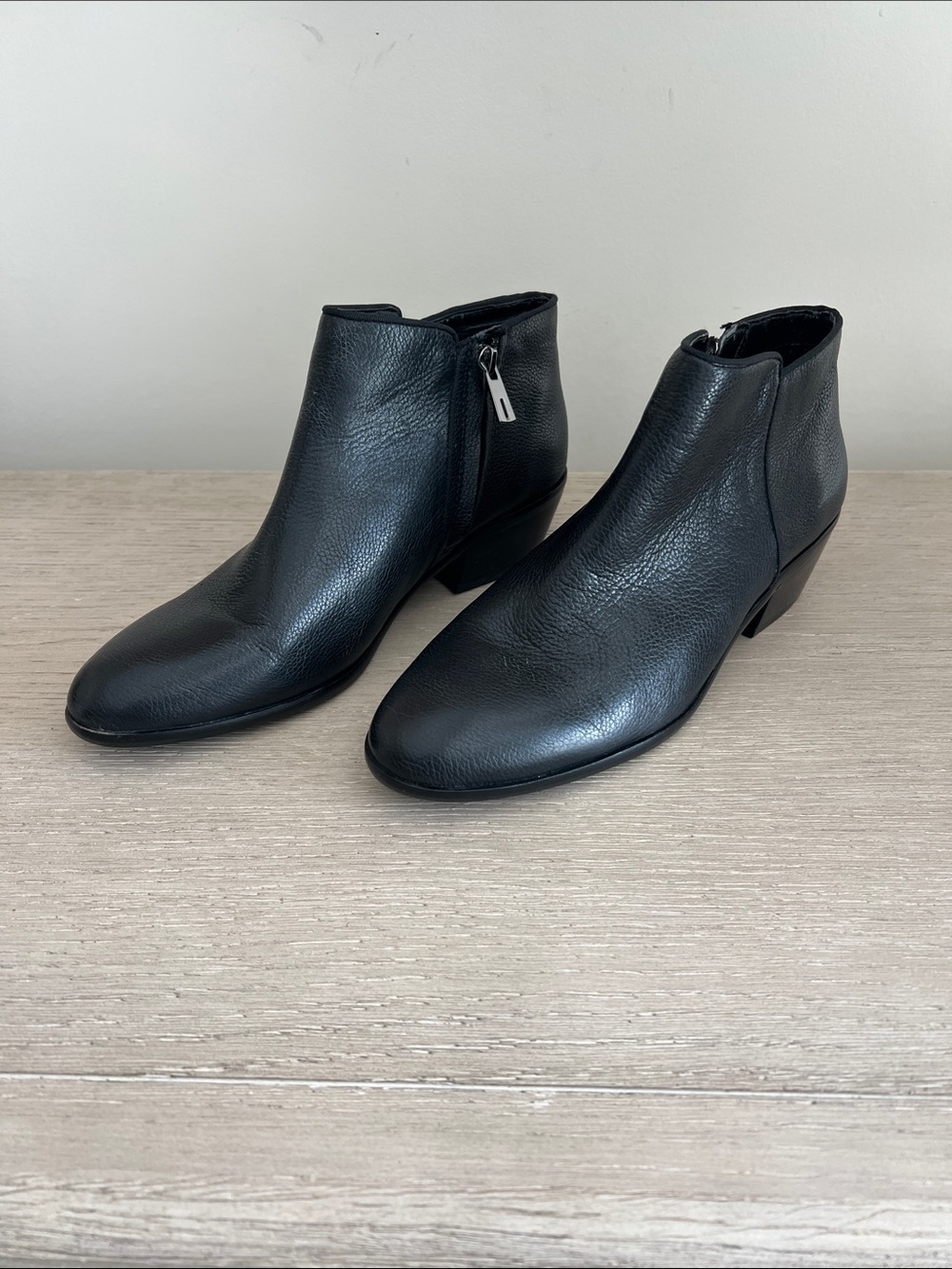 Sam Edelman Petty Ankle bootie size 8.5 (39) black leather block heel